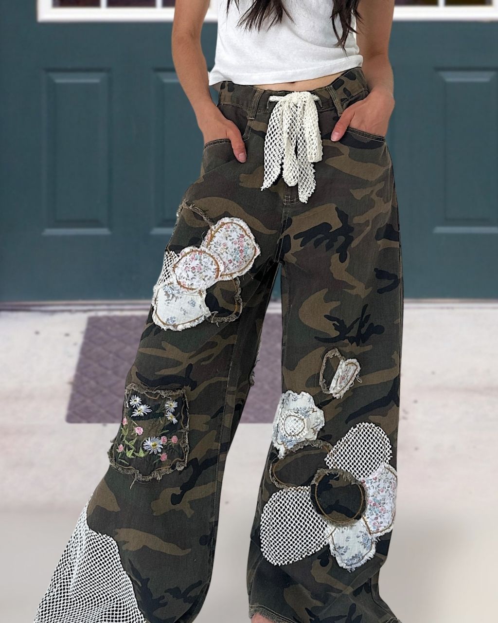Camouflage Floral Patch Wide-leg Pants