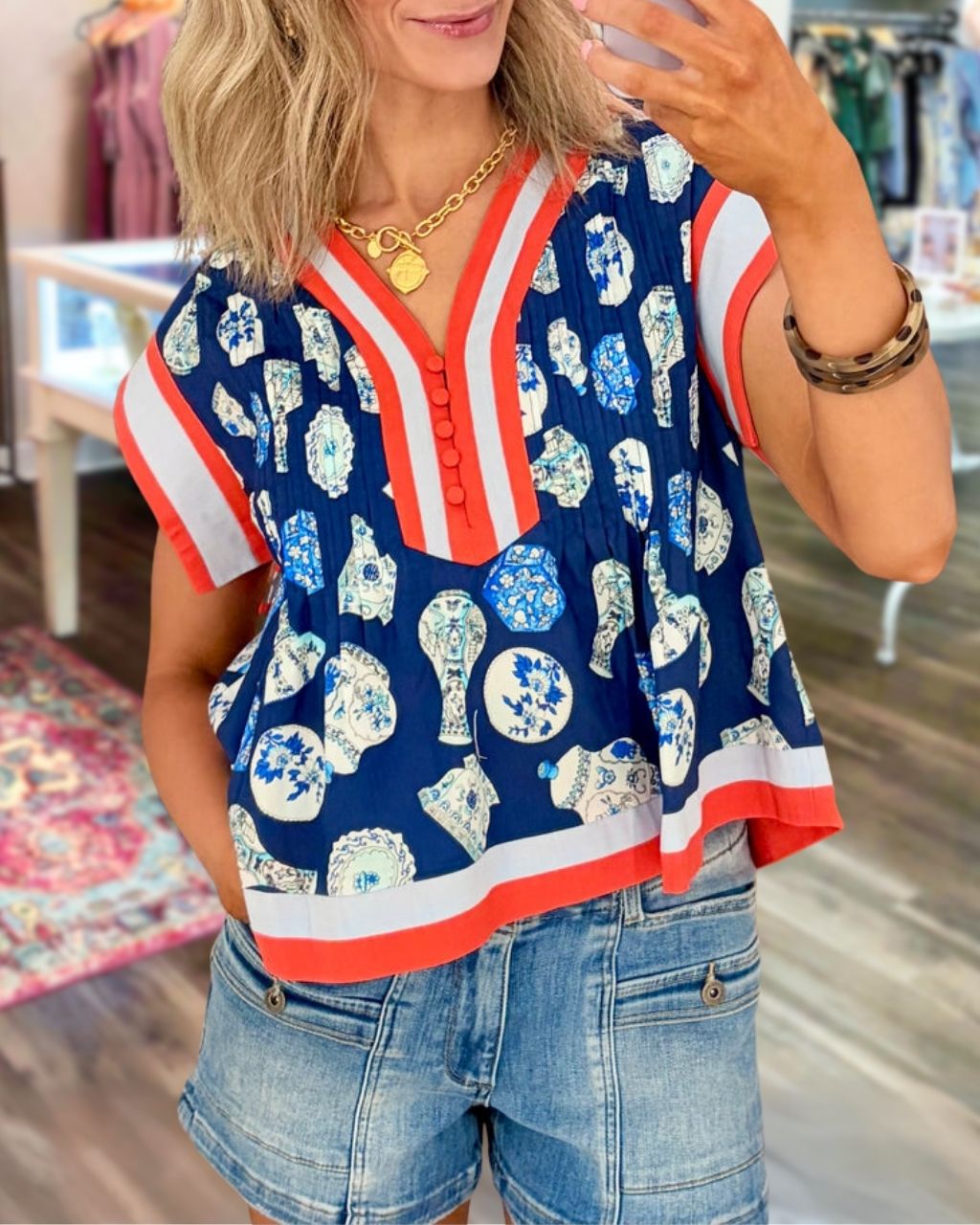 Vintage Vase-patterned Pleated Top