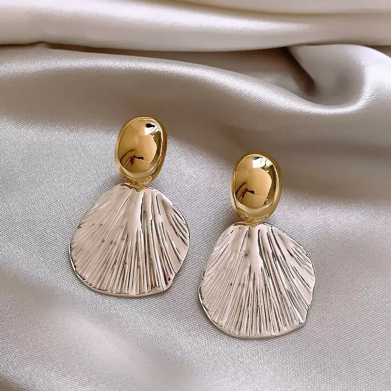 Color-blocked Metallic Textured Earrings