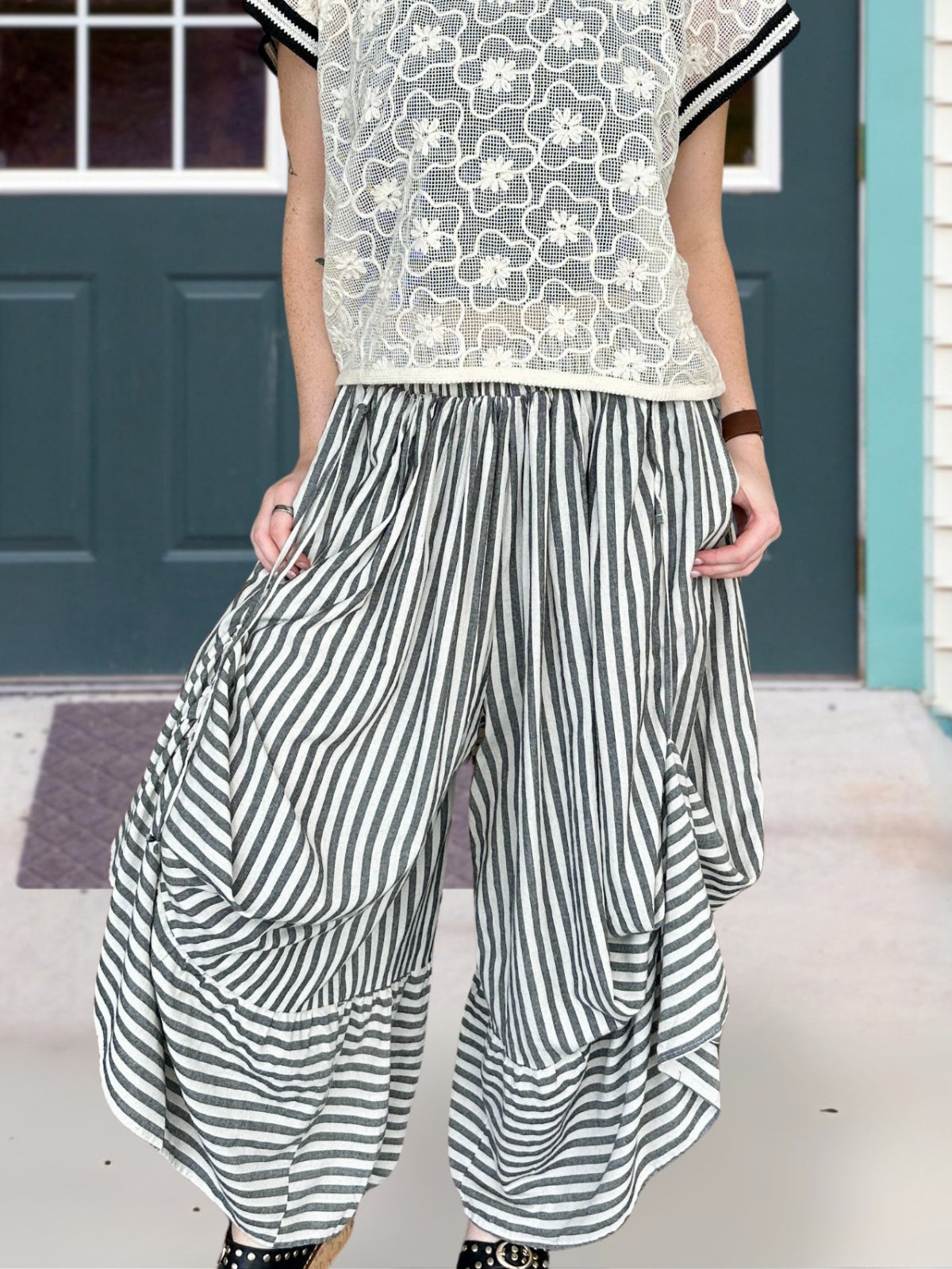 Loose-Fitting Striped Ruffled Pants