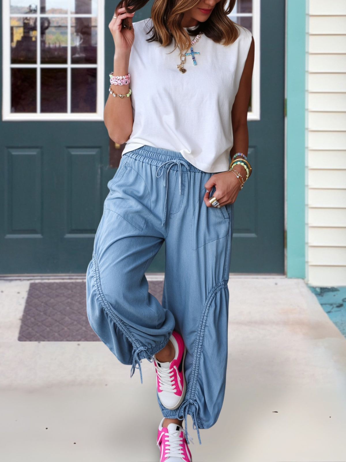Loose-Fitting Pleated Drawstring Jeans