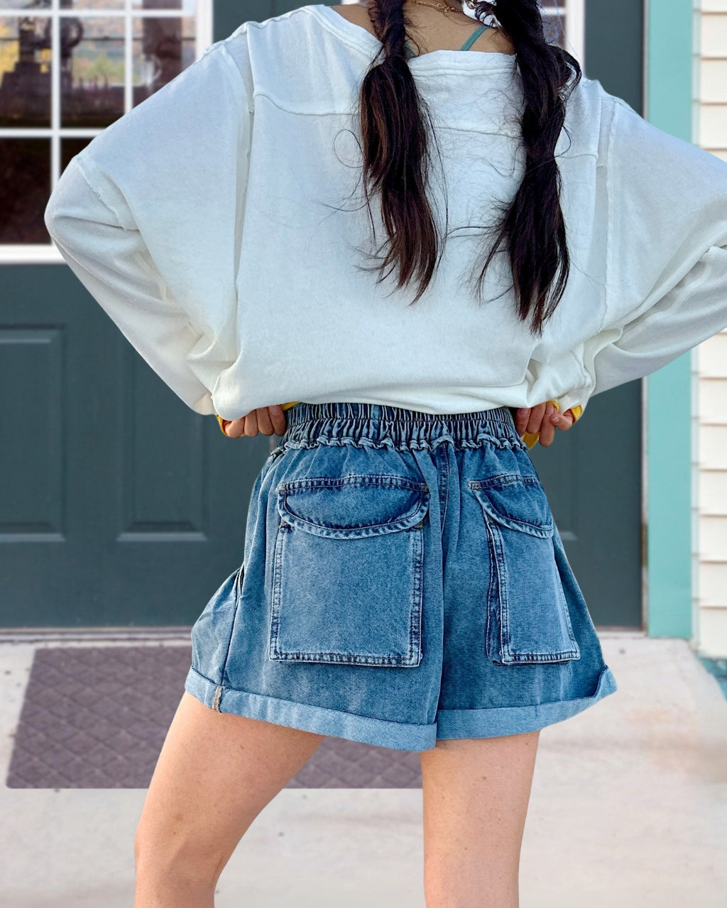 Chic Pocket Denim Shorts