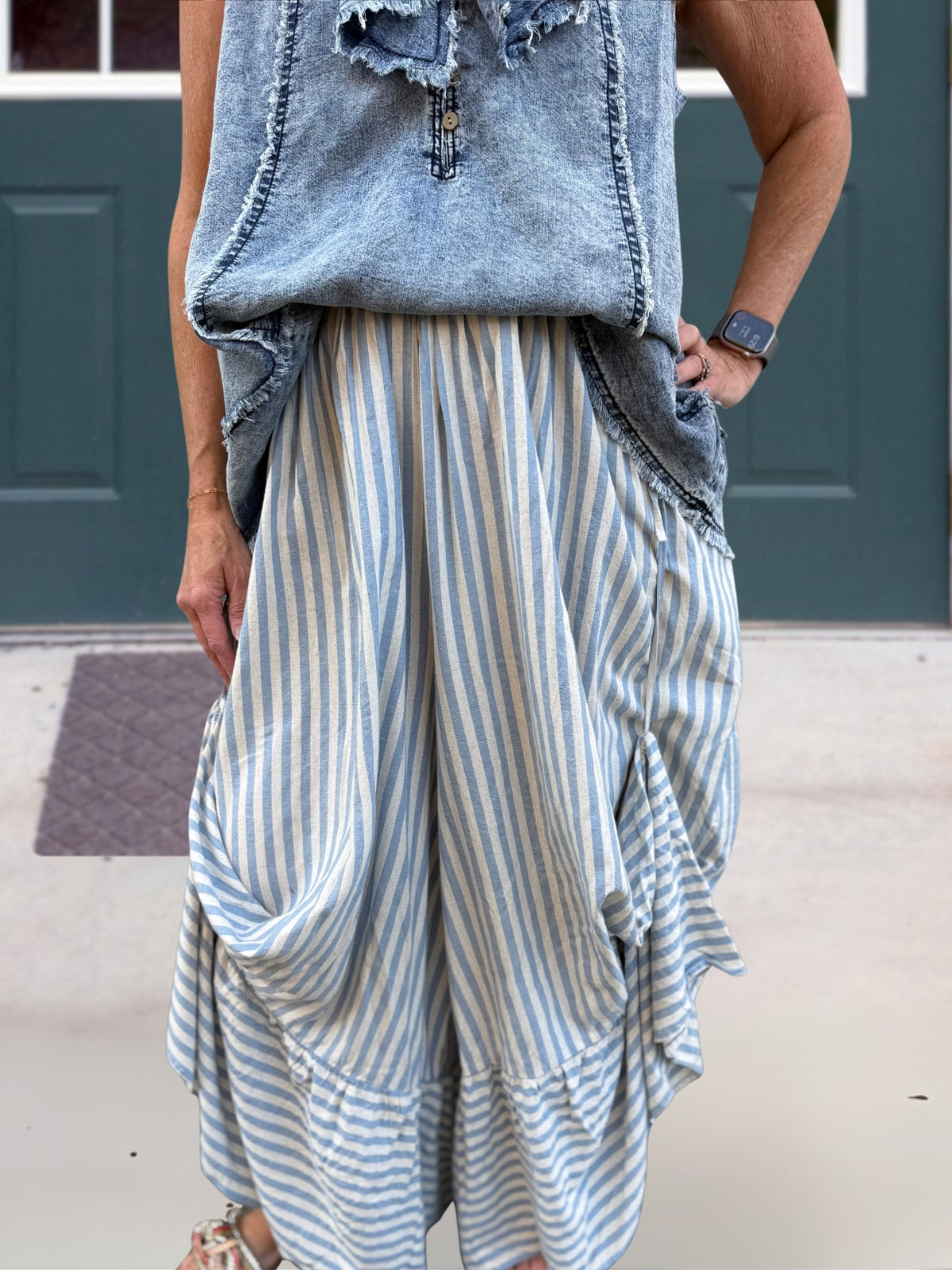 Loose-Fitting Striped Ruffled Pants